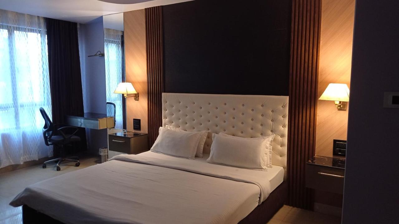 The Grand Hotel Āīzawl Esterno foto